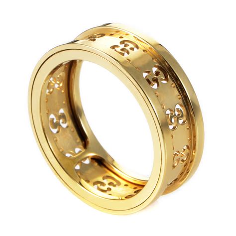 Icon 18k star ring in 18k yellow gold 